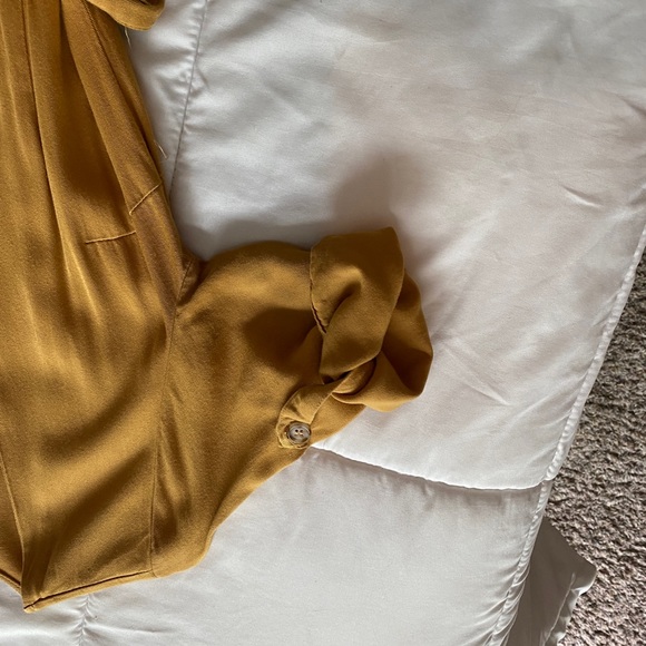 Rebellion, crossbody jumper with sleeves, buttons and a zipper for a close fit. - Picture 6 of 6